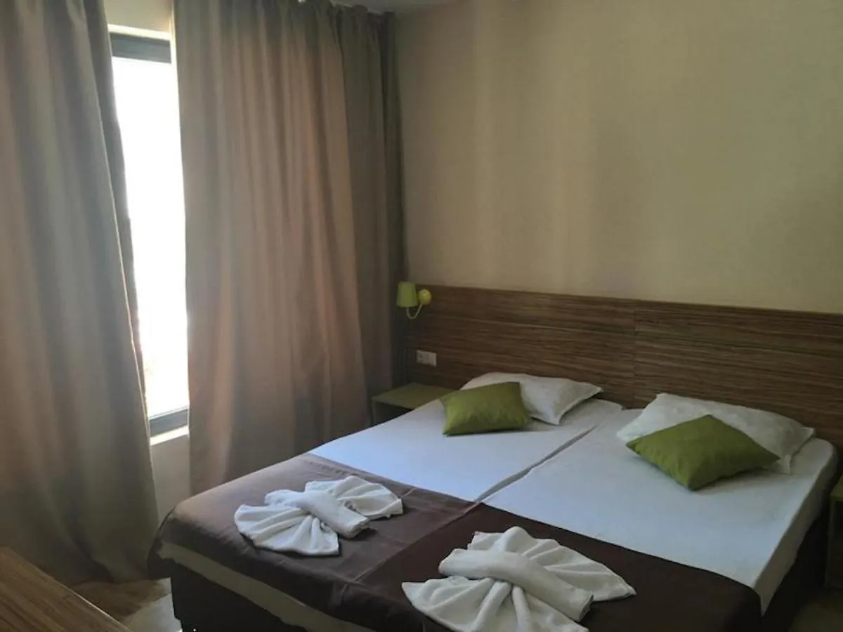 Дом отдыха Flower Street Provides Accommodations With Free Wifi, Air Conditioning Солнечный берег Болгария